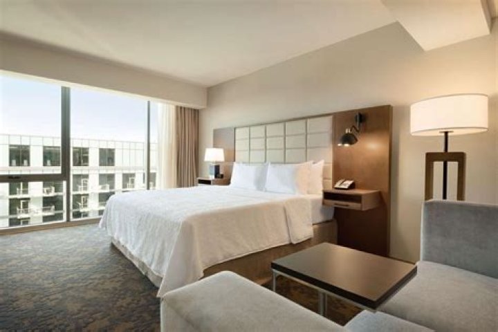 Hampton Inn West Loop: A Premier Stay Experience in the Heart of Chicago